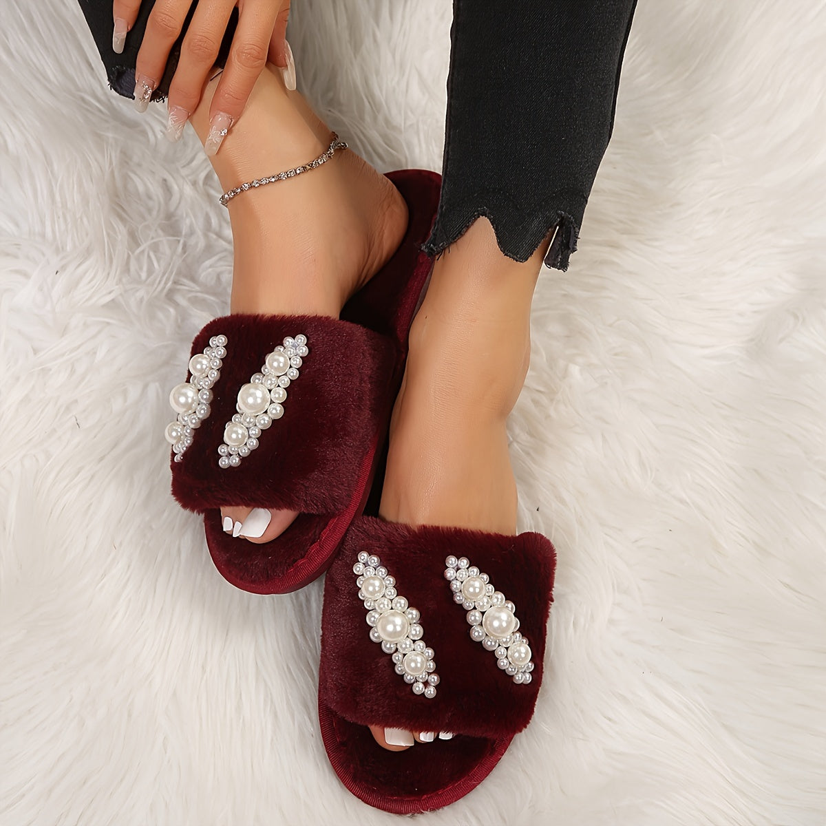 Claquettes d’intérieur bordeaux avec perles