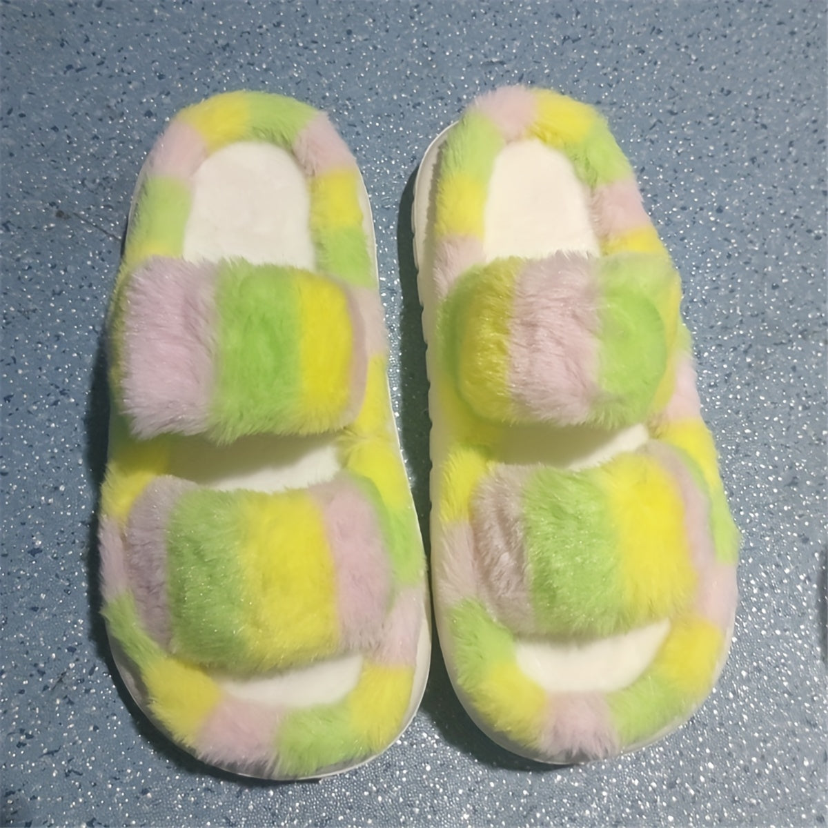 Chaussons colorés en peluche multicolore
