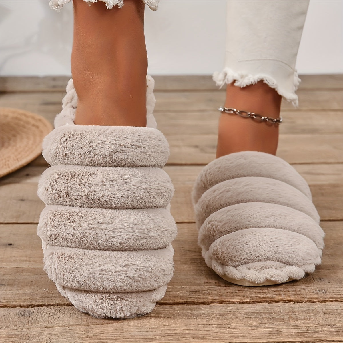 Pantoufles unies en fourrure douce